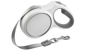 Reflexné nylonové zaťahovacie vodítko pre psy Biele navíjacie vodítko pre psa s ergonomickou sivou rukoväťou, dĺžka až 5 metrov, pevná spona na bezpečné pripevnenie.