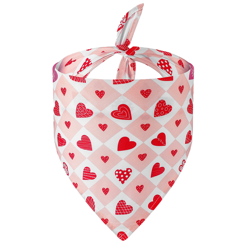 Bandana med hjeter til hund Tlačená psia bandana srdcového tvaru pre psov, ružovo-bielo kockovaná s červenými srdcovými vzormi, ideálna na Valentína.