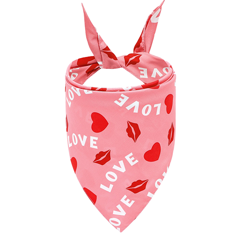 Hunde bandana med LOVE-tryk Ružová psia bandana s textom 'LOVE', červenými srdcami a vzormi bozkov, ideálna na Valentína, prateľná v práčke a ručne.